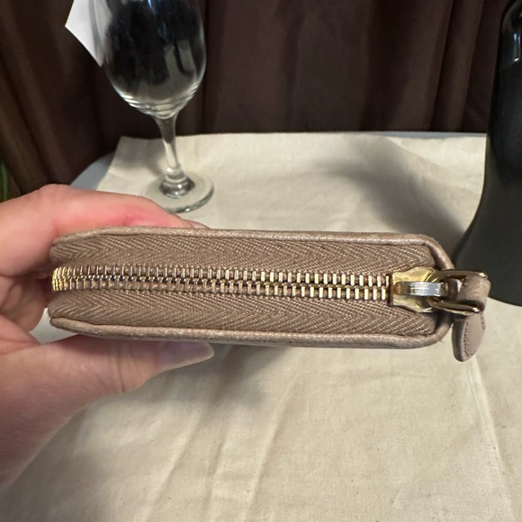 Prada long wallet. 8x4 in excellent condition. - Picture 5 of 9